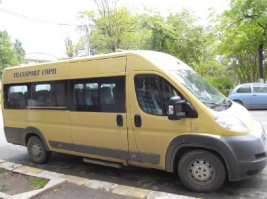 Ministerul lui Dragnea a cumpărat microbuze şcolare. Două au ajuns la Constanţa, primarii aşteaptă şi 